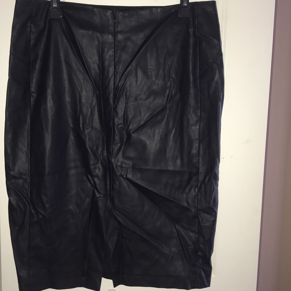 Black faux leather pencil skirt - Picture 5 of 5